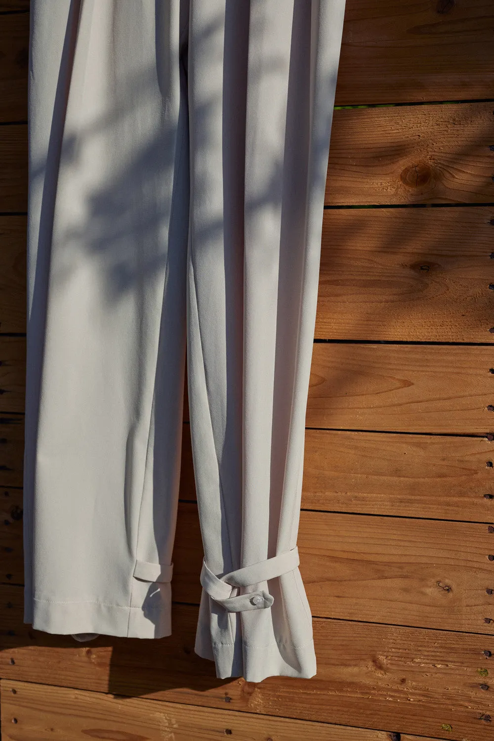Special cut-out two-way trousers