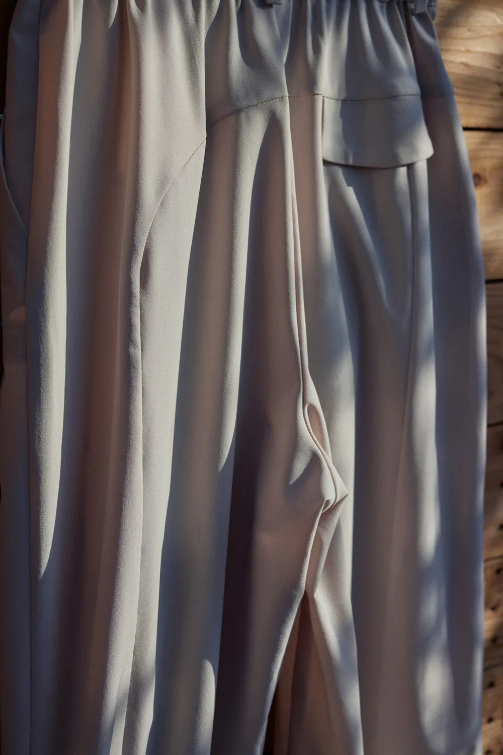 Special cut-out two-way trousers