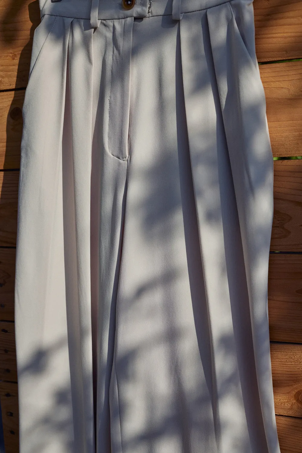Special cut-out two-way trousers