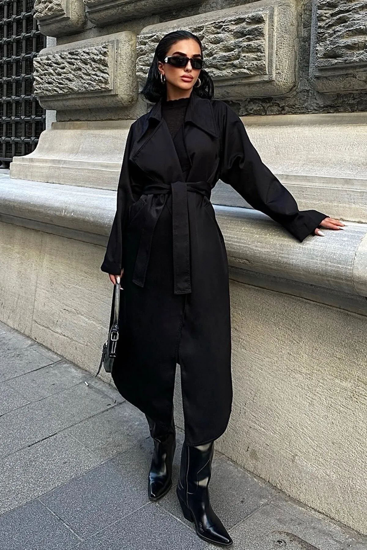 Wide Collar Trench